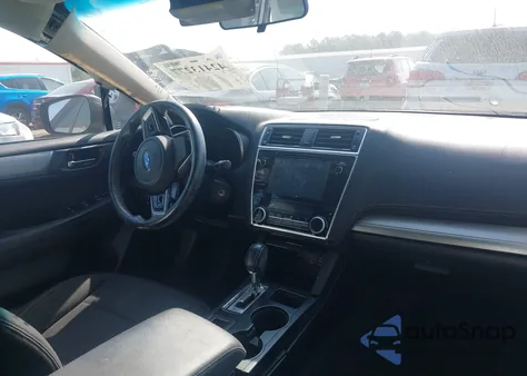 2018 Subaru Outback 2.5I Premium z USA, uszkodzony, nr VIN 4S4BSACCXJ3204993